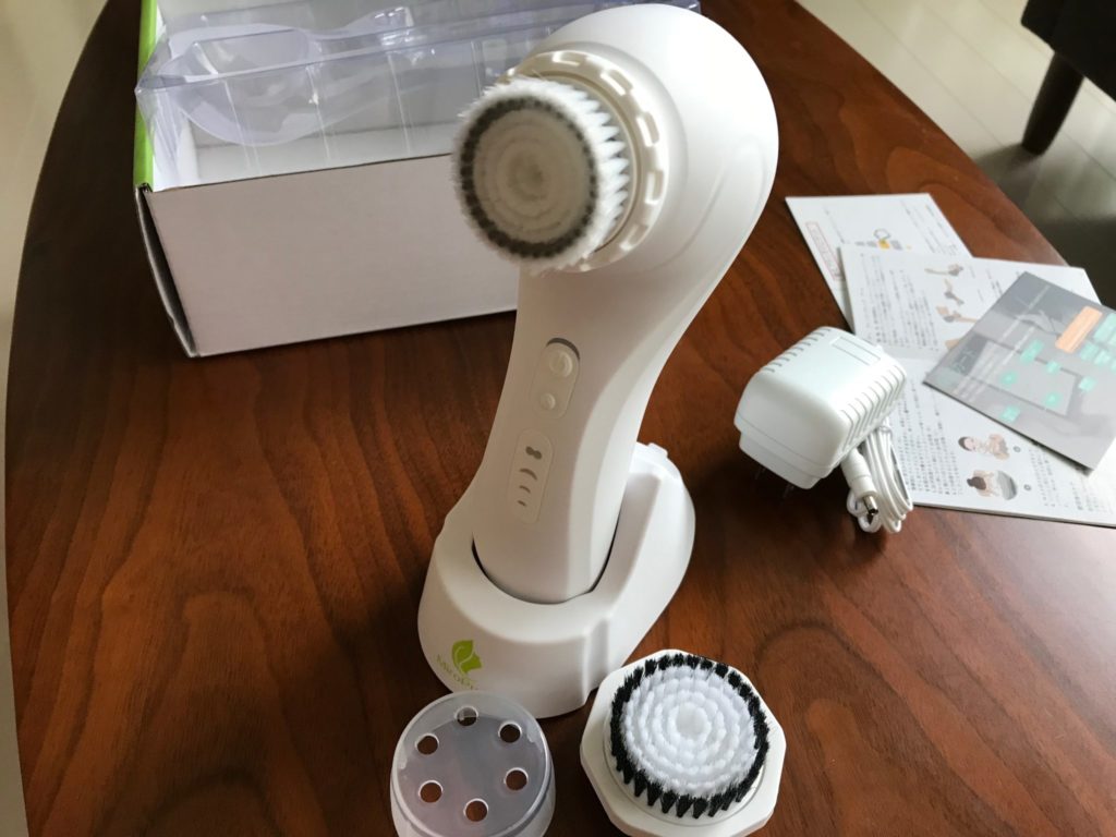 MiroPureの充電スタンドと各ブラシ