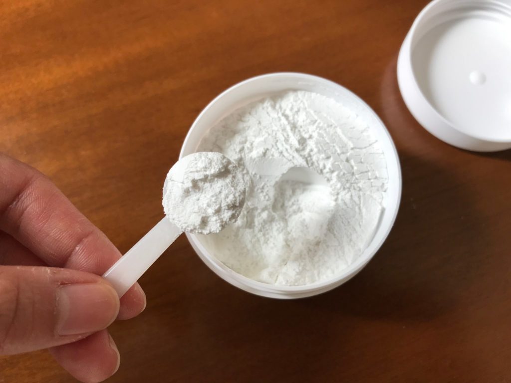 臭い靴の中に専用スプーンで1杯グランズメディを入れるだけ