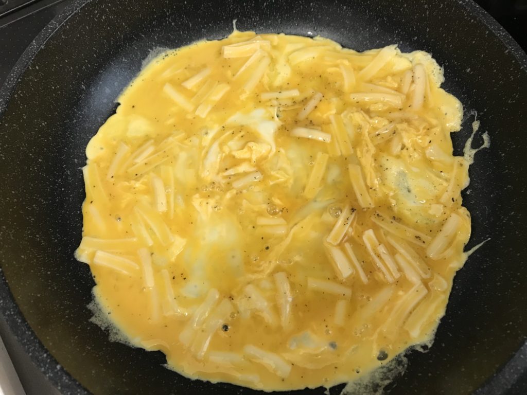 チーズ入りスクランブルエッグ