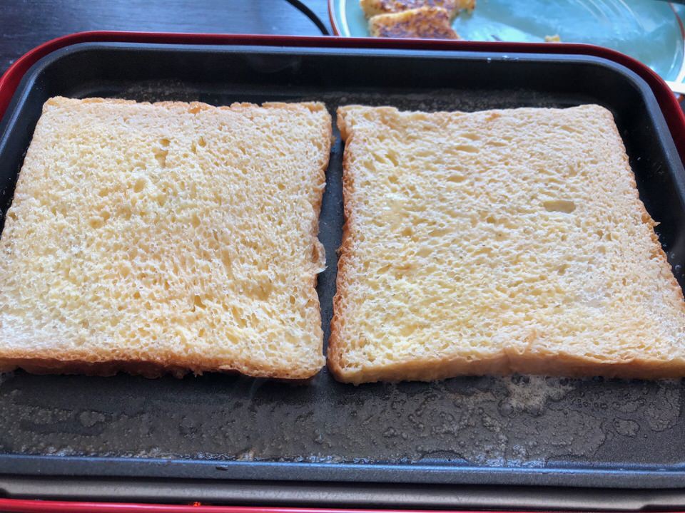 バターのあわが少なくなったらパンを焼く